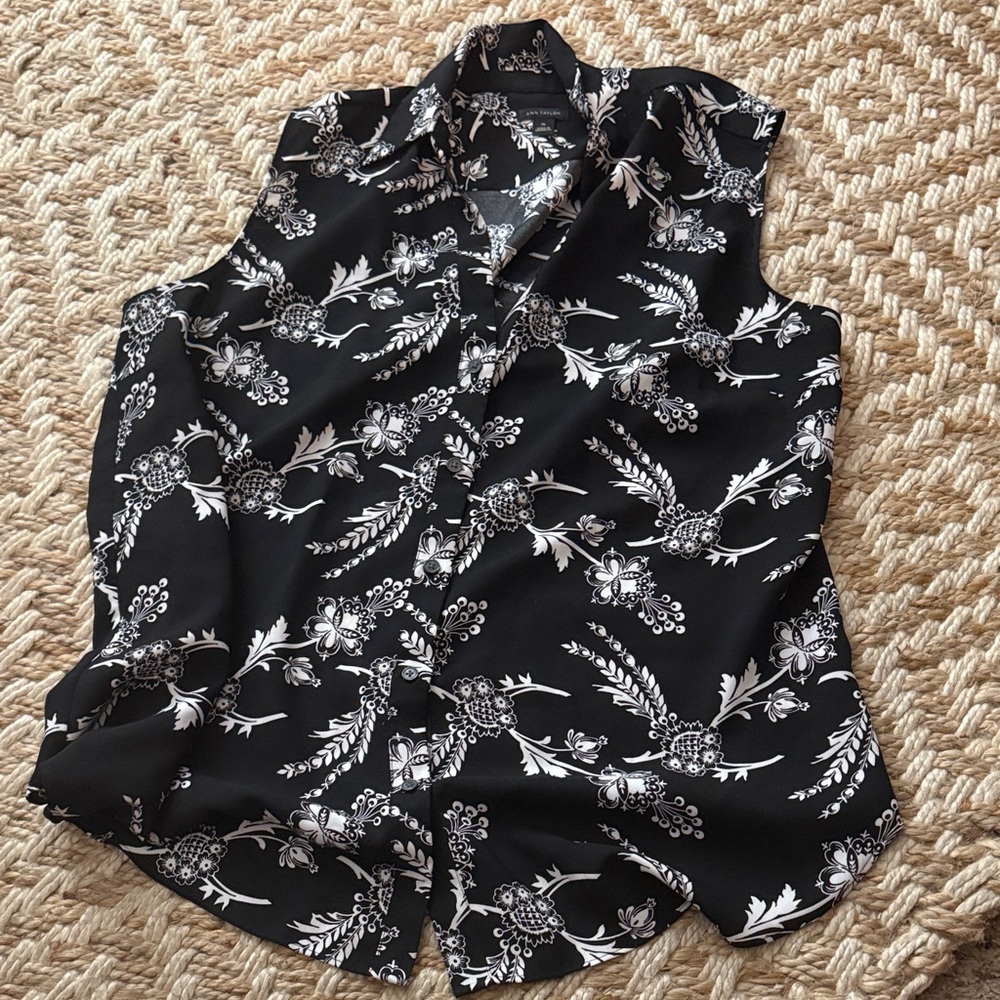Ann Taylor Black & White Floral Sleeveless Blouse